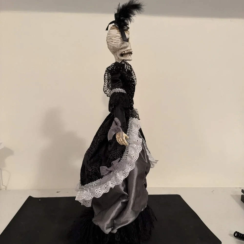 Katherine's Collection Skeleton Lady 22